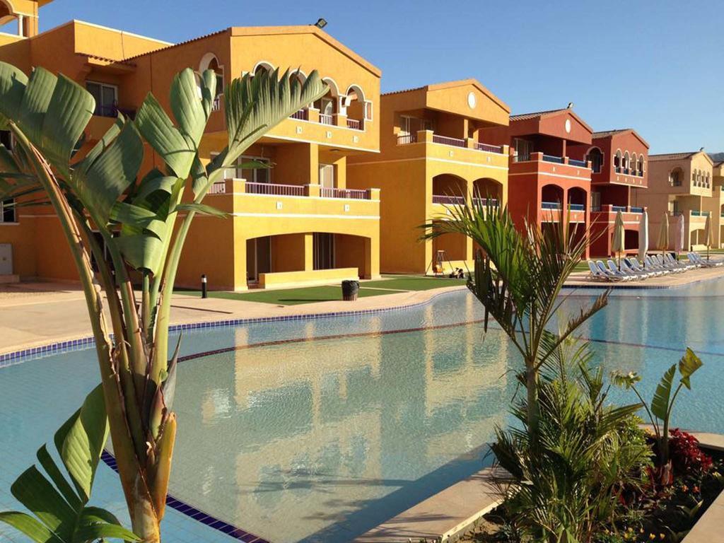 עיין סוחנה Porto Sokhna Pyramids Apartments Powered By Amer-Group Family Only מראה חיצוני תמונה